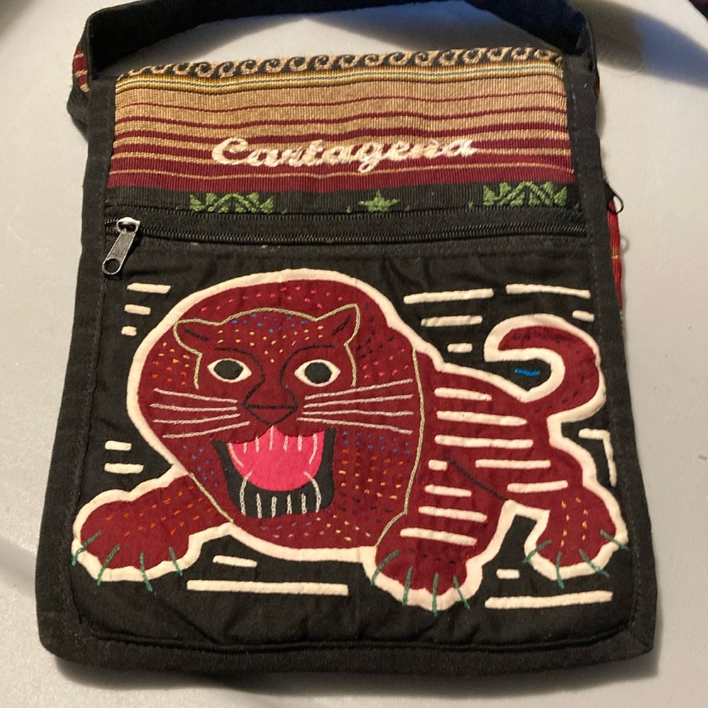 Embroidered Animal Design Shoulder Bag